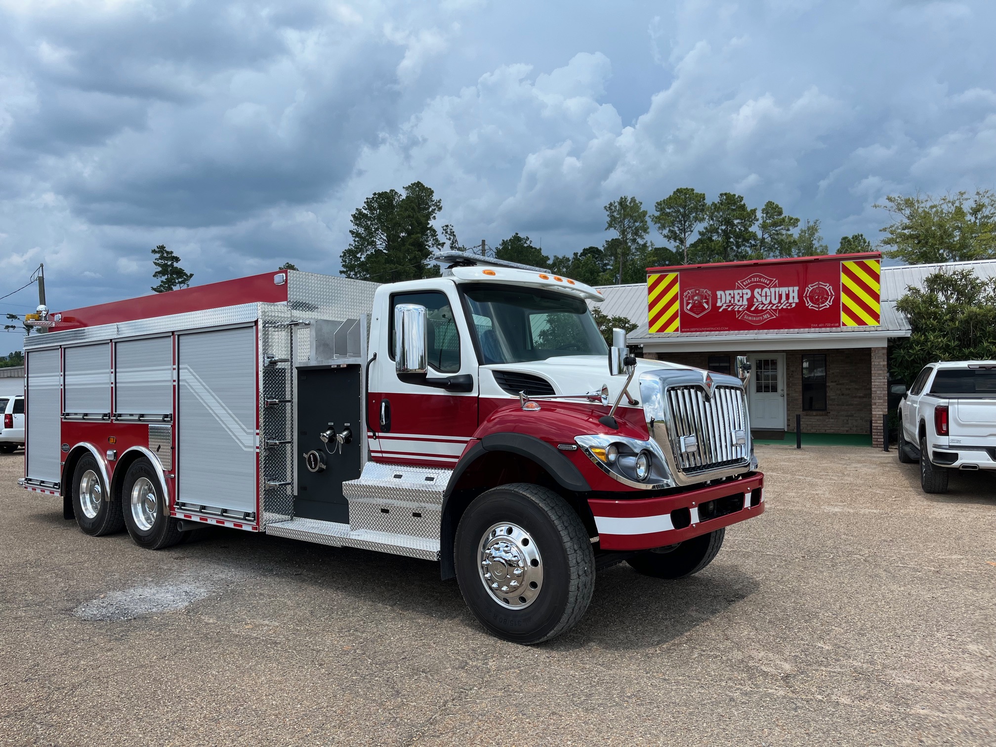 2025 IHC DEMO- IMMEDIATE DELIVERY (CALL FOR PRICING)